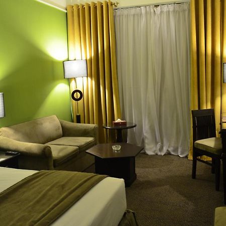 Smart Hotel Lahore Eksteriør bilde