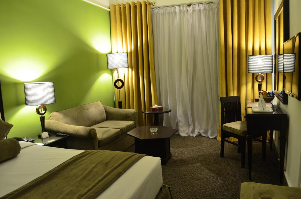 Smart Hotel Lahore Eksteriør bilde