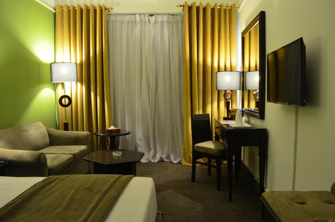 Smart Hotel Lahore Eksteriør bilde