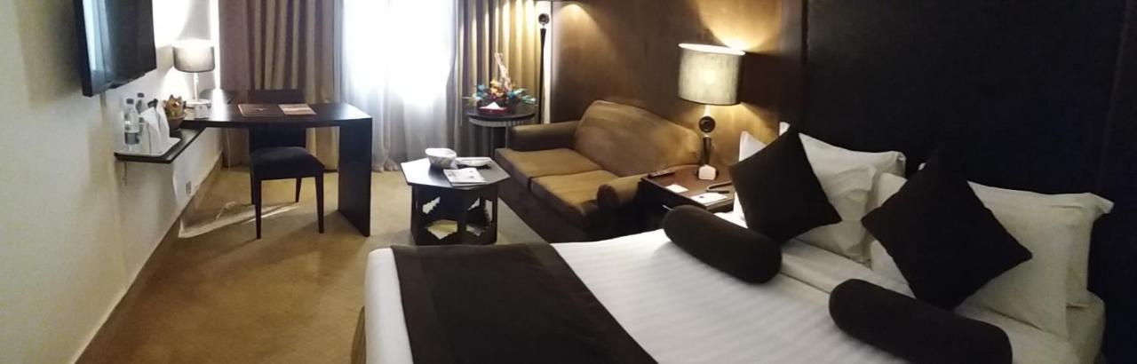 Smart Hotel Lahore Eksteriør bilde