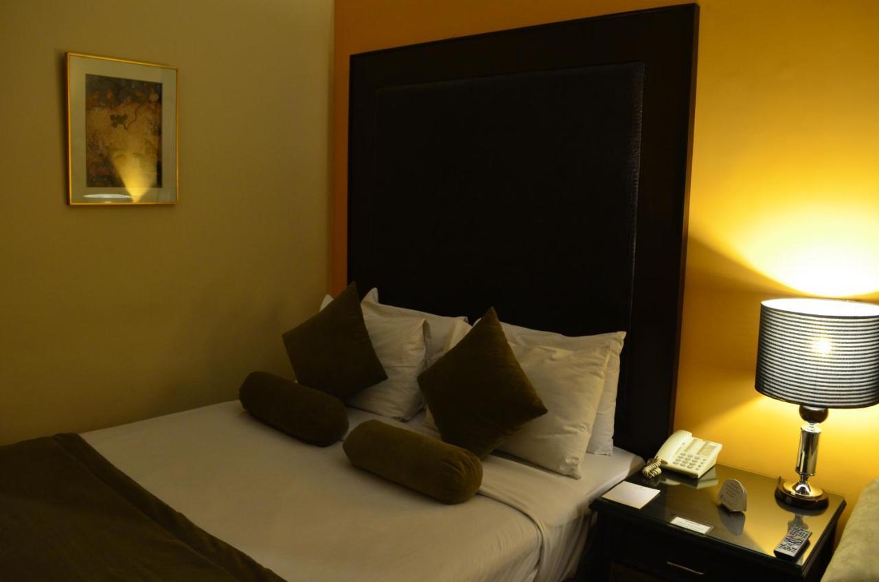 Smart Hotel Lahore Eksteriør bilde