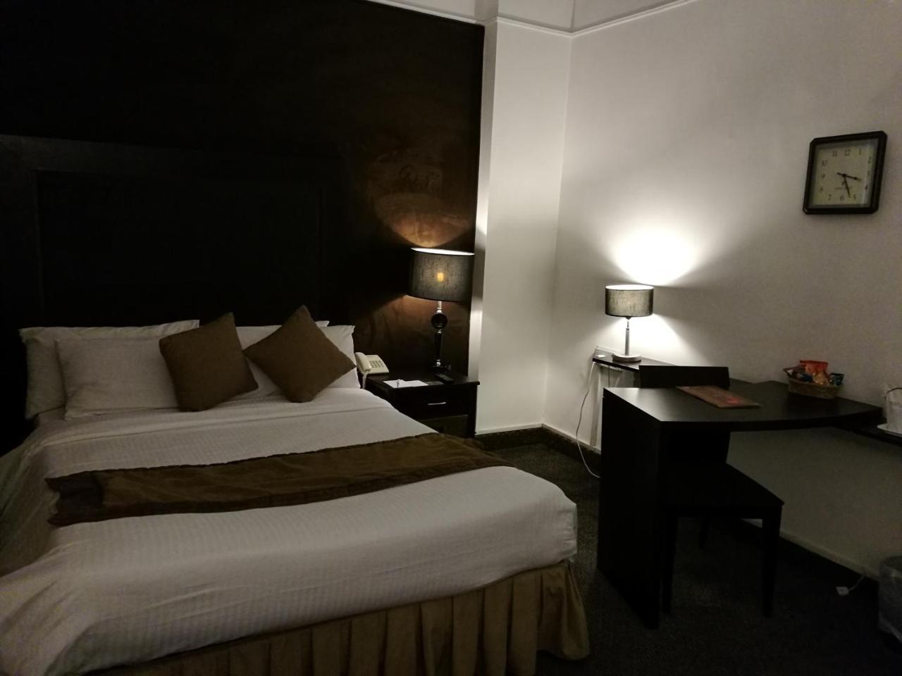 Smart Hotel Lahore Eksteriør bilde