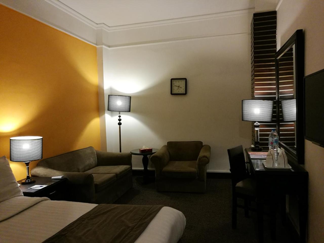 Smart Hotel Lahore Eksteriør bilde