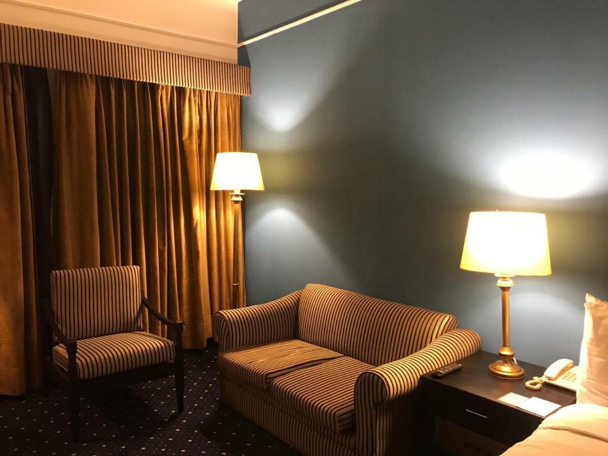 Smart Hotel Lahore Eksteriør bilde